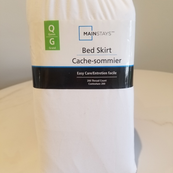 Queen bed skirt - Picture 1 of 3